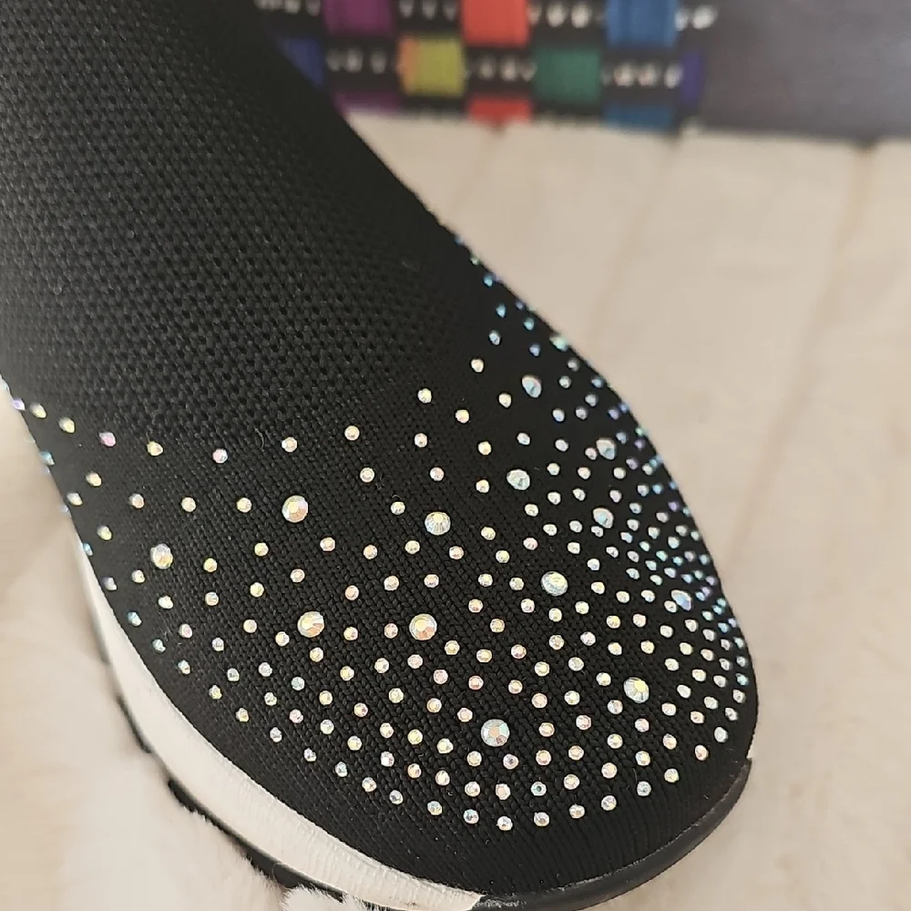 bernie mev. Black and White Women's Sneakers
